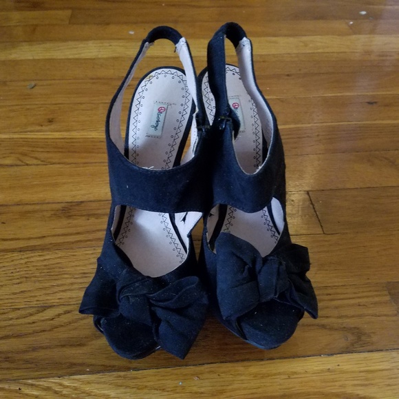 Olsenboye Peep-toe Black Bow Heels - Picture 2 of 3